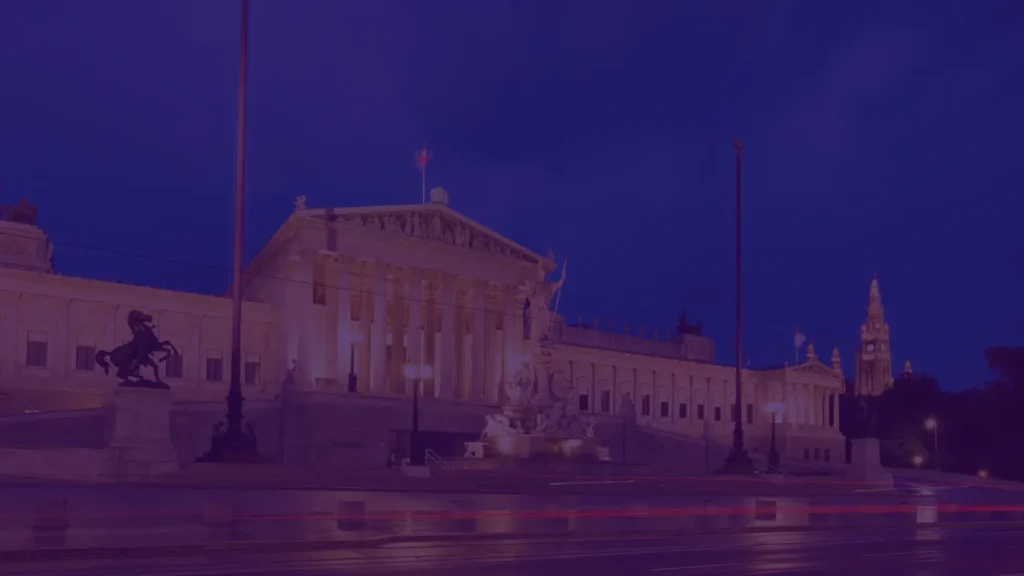 Avusturya’da üniversite fiyatları konulu içerik için Viyana Parlamento binası ve şehir manzarası